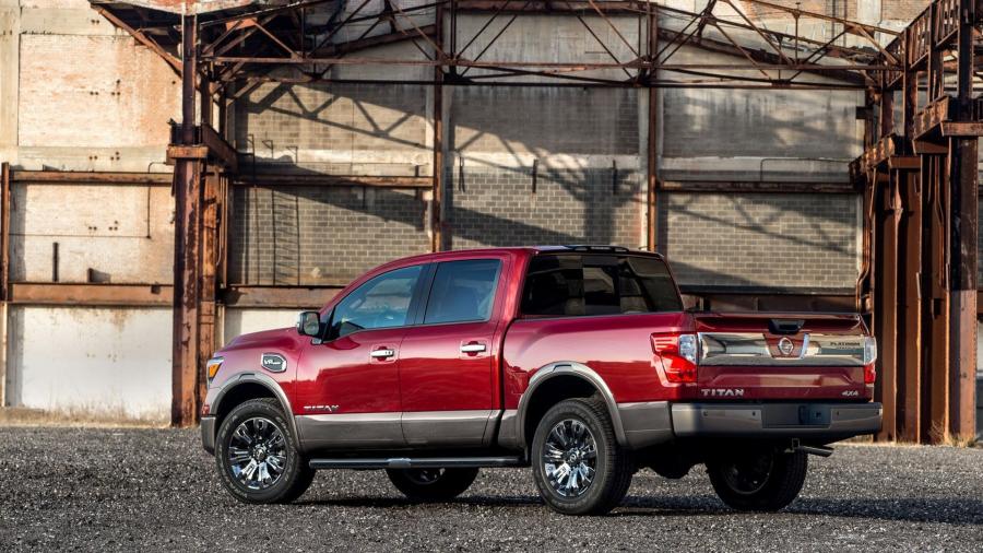  Nissan Titan Crew Cab XD Platinum Reserve 2015 года  (фото 8 из 33)